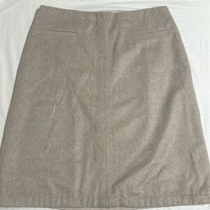 Like new, beige Ann Taylor wool skirt size 10T